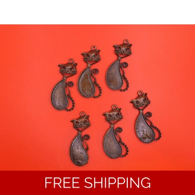 Charming Cat Pendant / Charm Bronze Colour x6 Charming Cat Pendant / Charm Bronze Colour x6